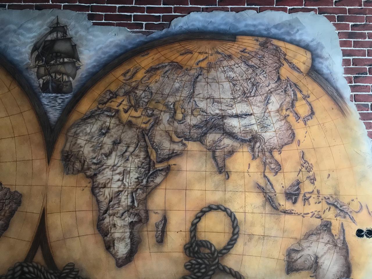 Карта мира в кафе