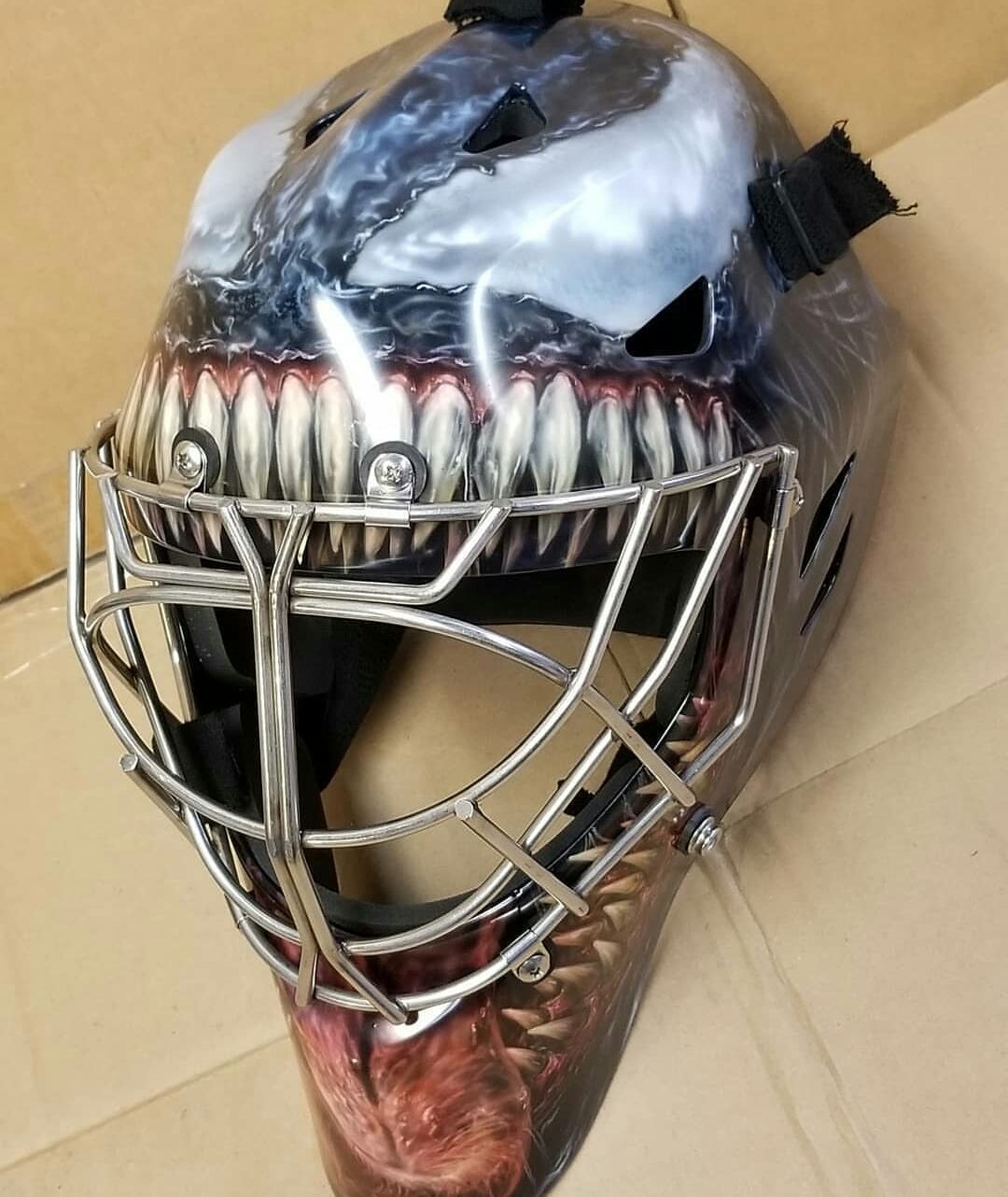 Хоккейный шлем "Venom"