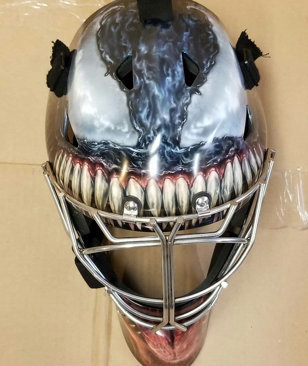 Хоккейный шлем "Venom"