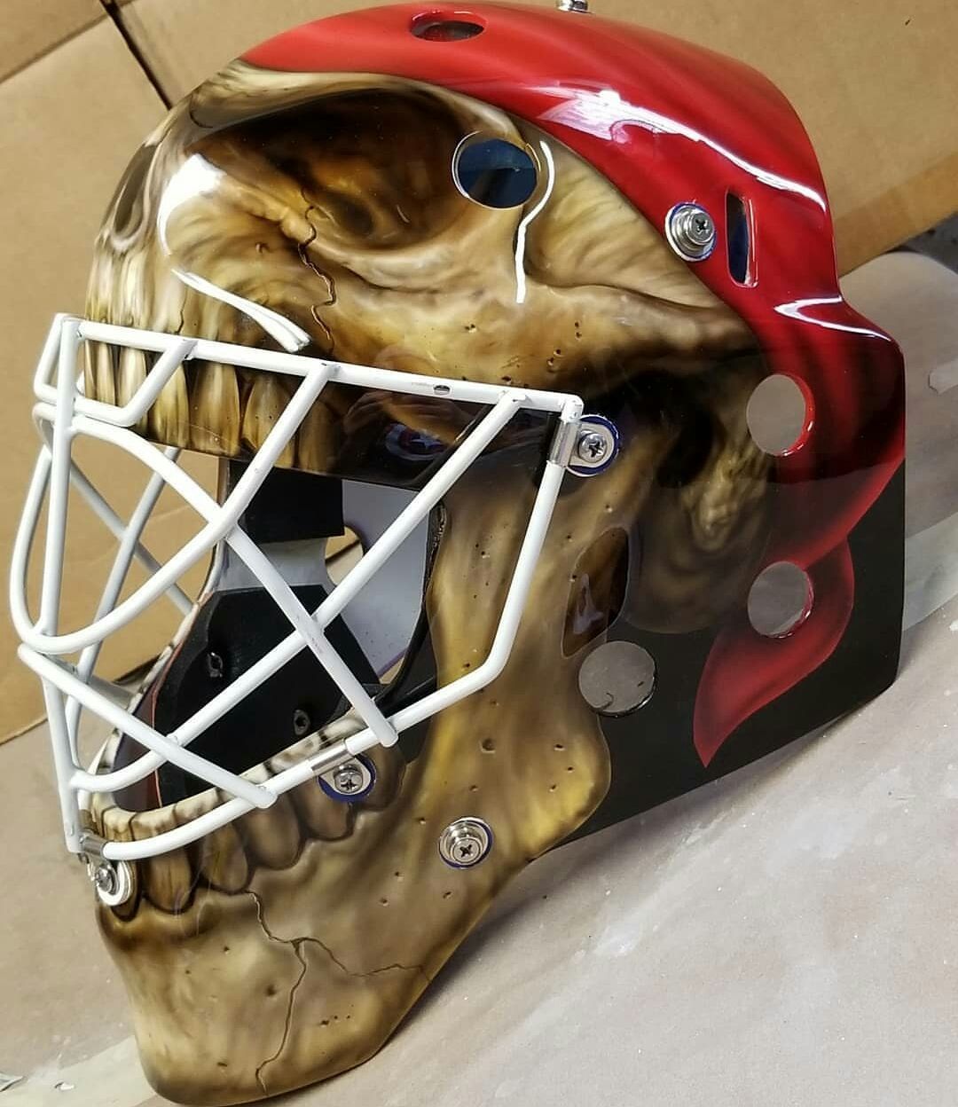 Хоккейный шлем "Череп"